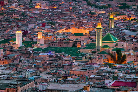 Tour de 5 días de Marrakech a Fez: La Gran Ruta Transahariana y Valle de las Rosas