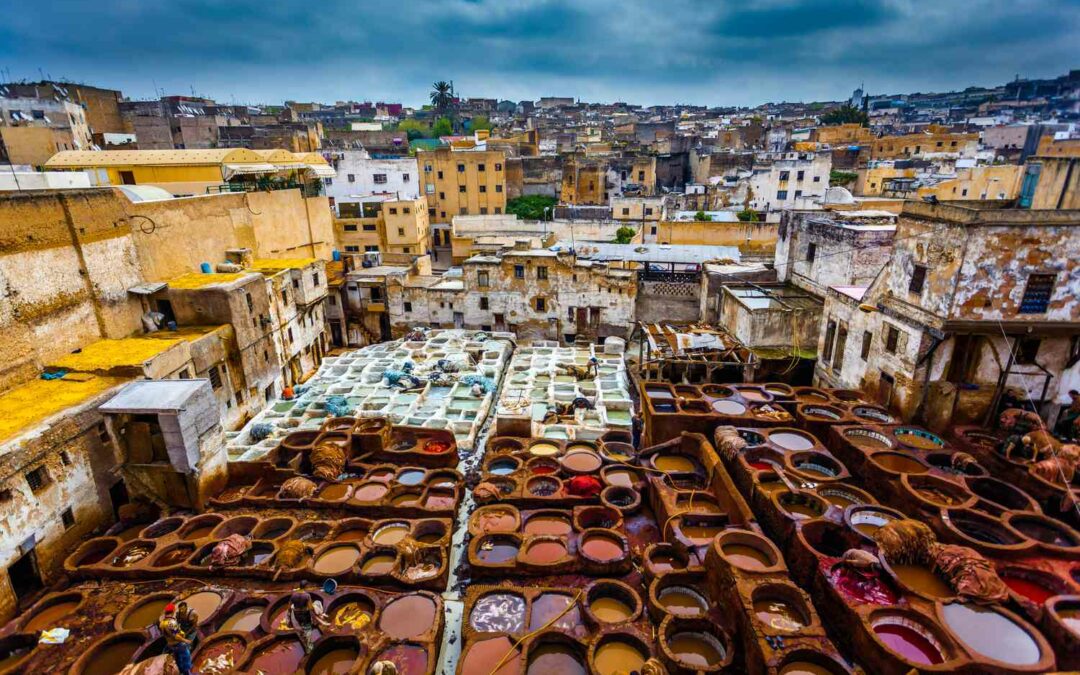 Tour de 3 Días de Marrakech a Fez: Kasbahs, Gargantas y Noche de Lujo en el Desierto del Sahara