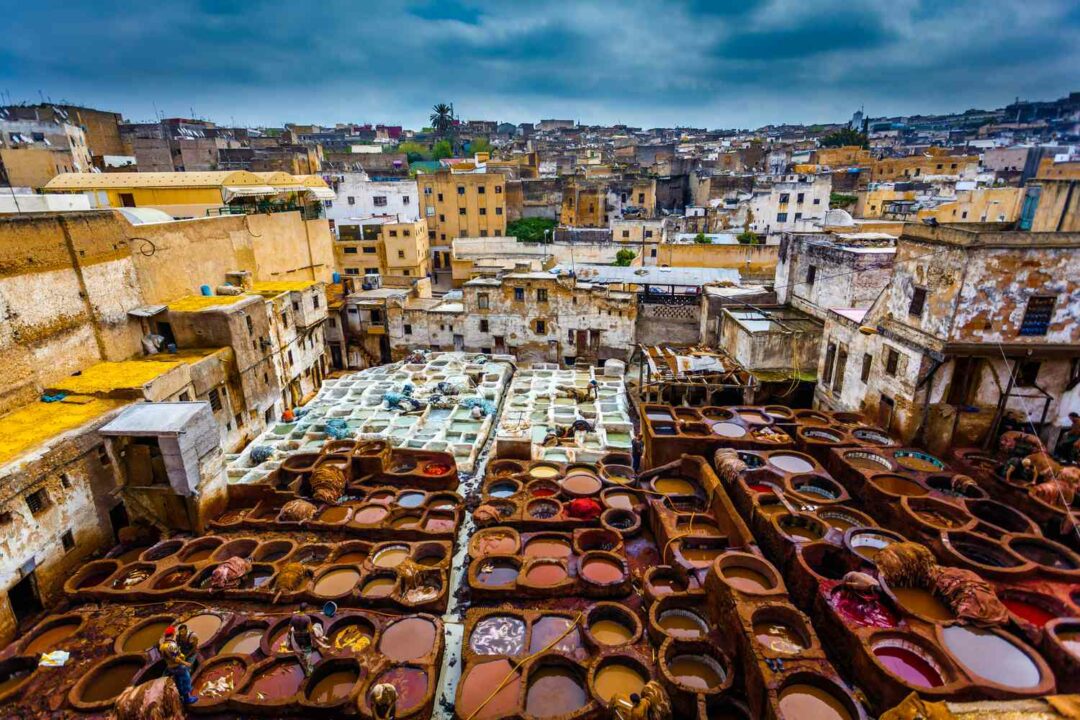 Tour de 3 Días de Marrakech a Fez: Kasbahs, Gargantas y Noche de Lujo en el Desierto del Sahara